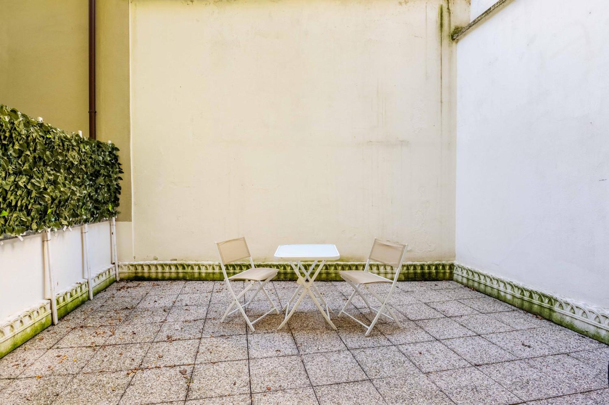 One Bedroom Apartment With Terrace Near Duomo ميلان المظهر الخارجي الصورة