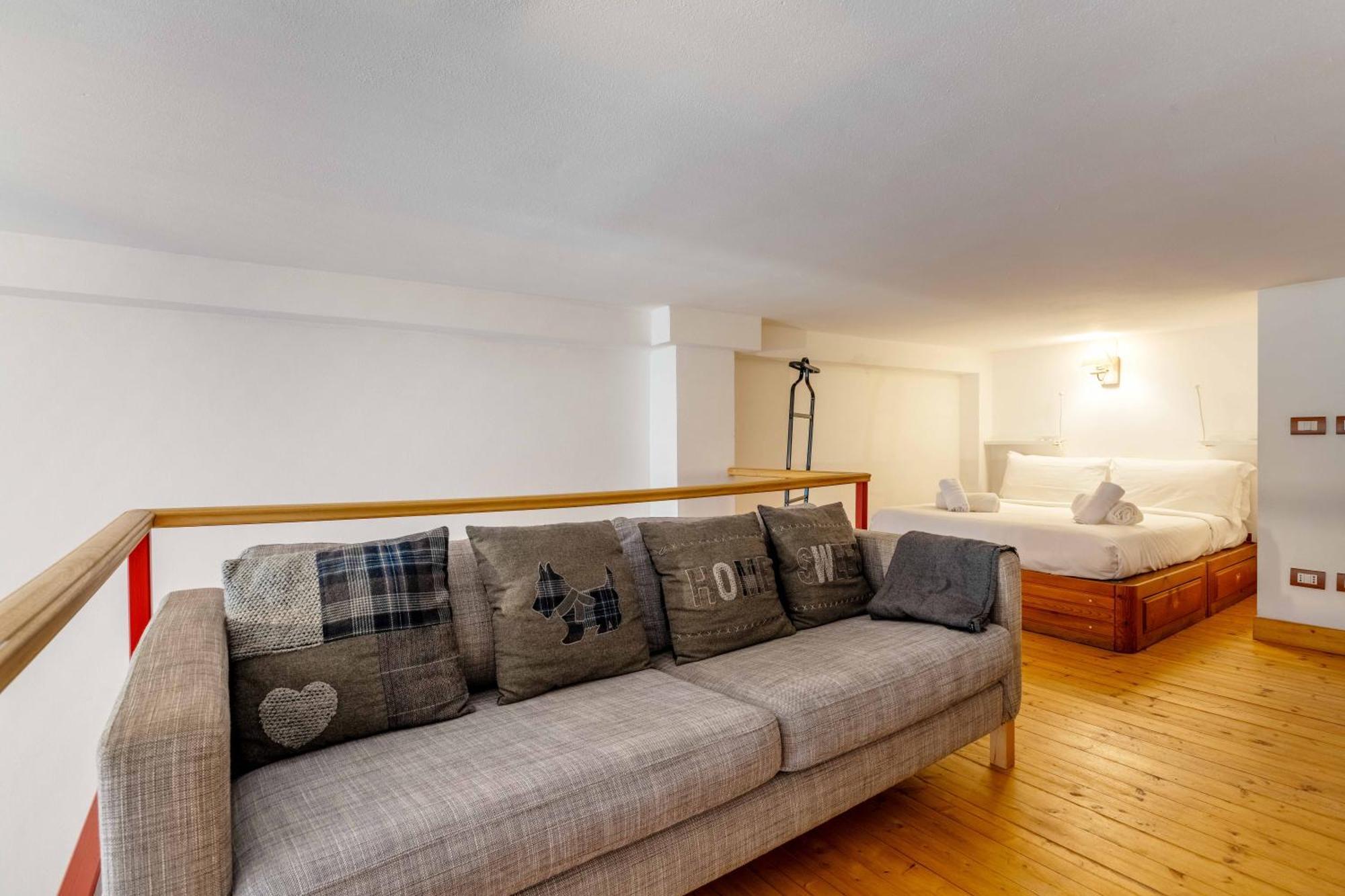 One Bedroom Apartment With Terrace Near Duomo ميلان المظهر الخارجي الصورة